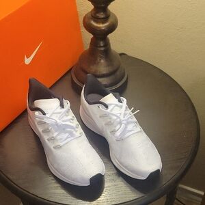NIKE Running Shoes Size 7